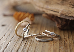 手作り感溢れる結婚指輪【BAUM】温かみ溢れる柔らかい雰囲気が魅力