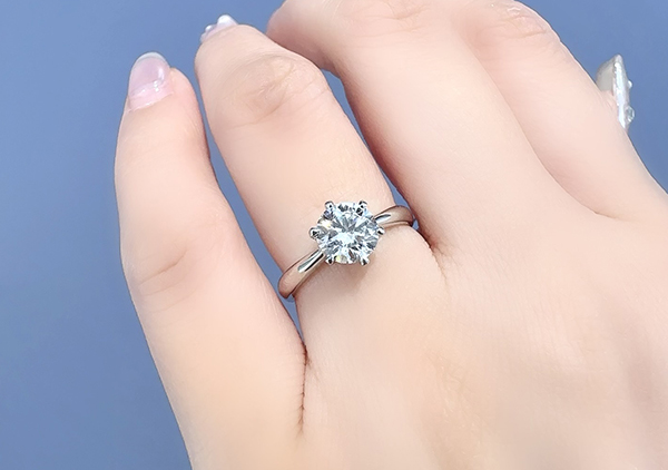 後悔しないダイヤモンド選び！ダイヤモンドアドバイザーが徹底サポート