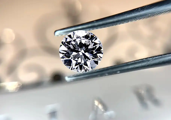 【そのダイヤモンド選び、間違っていない？】本当の婚約指輪の選び方をお伝えします